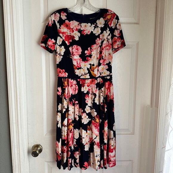 Maggy London Blue Floral Pleated Knee Length Dress Size 4 - Picture 1 of 6